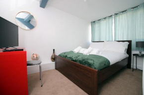 Spacious 5 Bedroom Apartment In Swansea